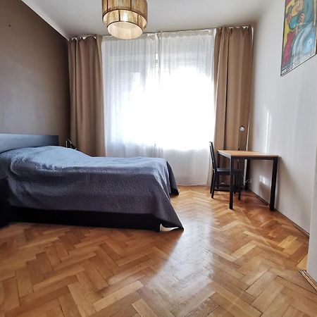 Cozy Spacious Apartment With Balcony Krasków Exterior foto